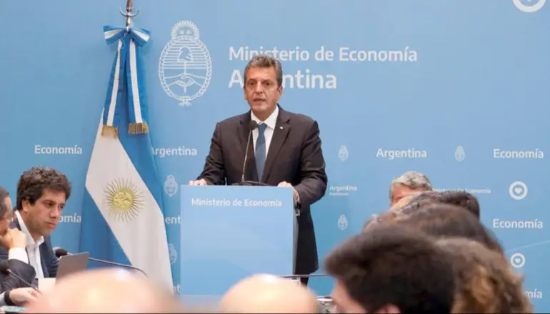 Massa asegura que en 2024 habrá un superávit fiscal del 1%